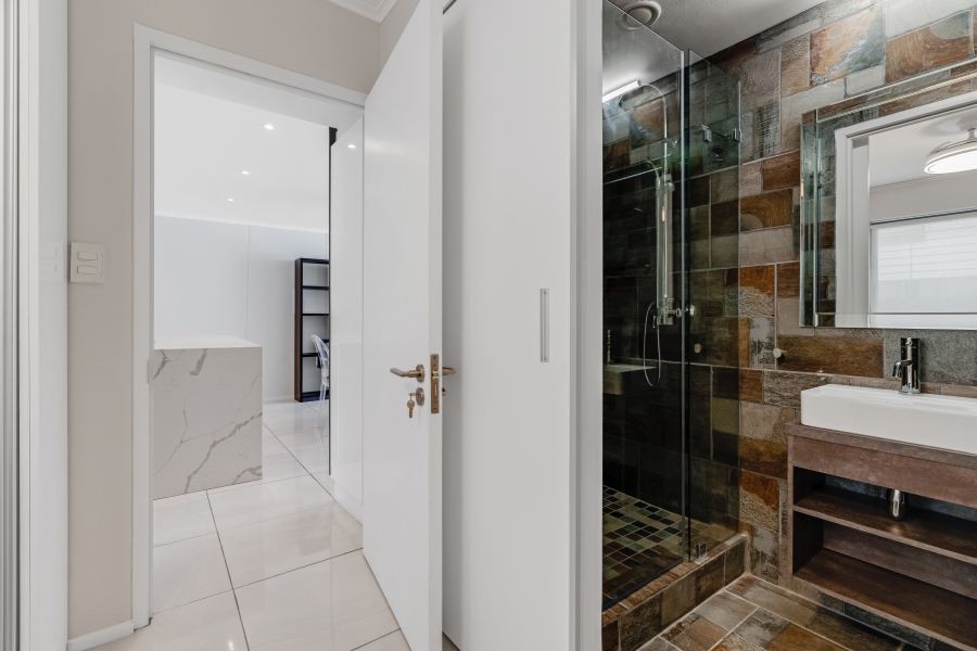 2 Bedroom Property for Sale in Sea Point Western Cape
